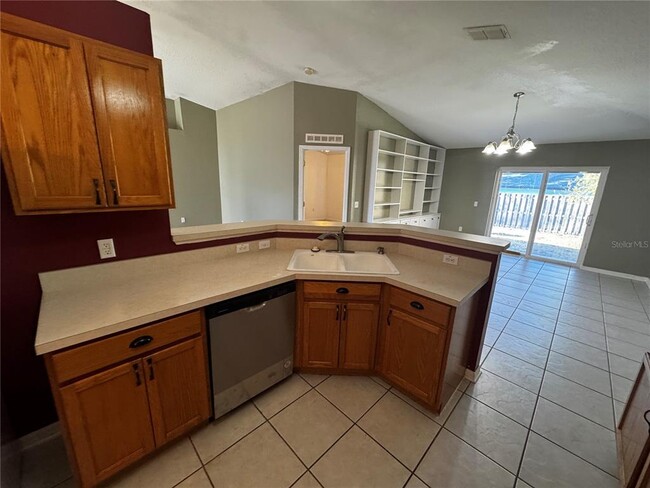 Building Photo - 1043 Vanderbilt Dr