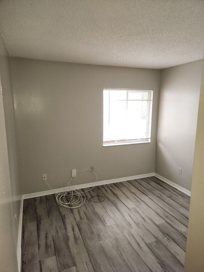 Building Photo - Charming 3-1.5 Duplex Near SunRail – Maitland