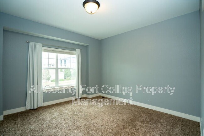Building Photo - 5020 Cinquefoil Ln