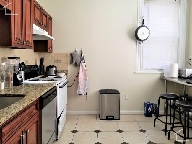 Building Photo - 9/1 Rare 3BR/2BA on Euston St in BU South ...