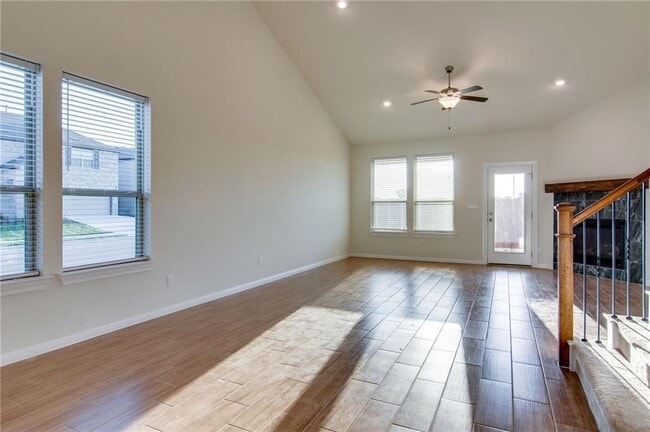 Building Photo - 15900 Cessida St
