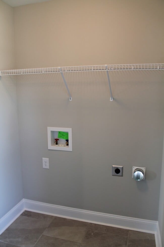 Building Photo - 264 Azalea Dr