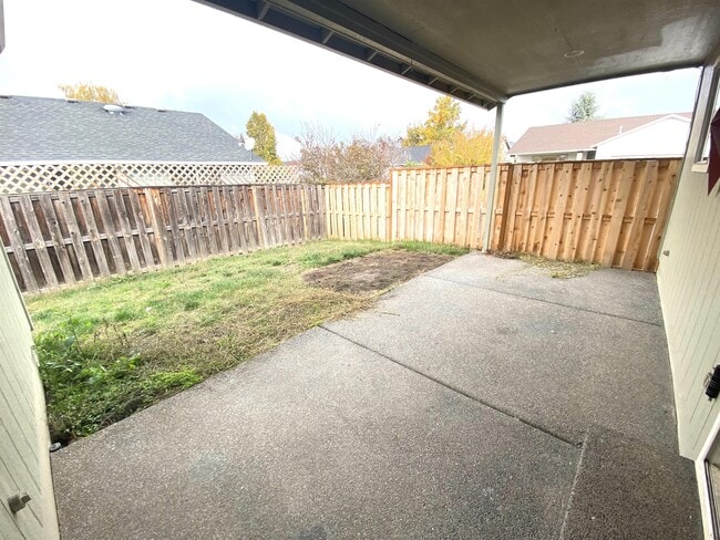 Building Photo - 1414 Pheasant Way