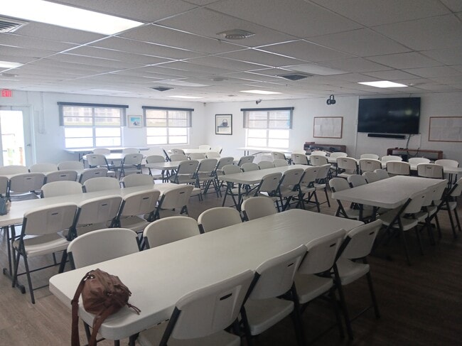 Building Photo - 3774 Lake Bayshore Dr