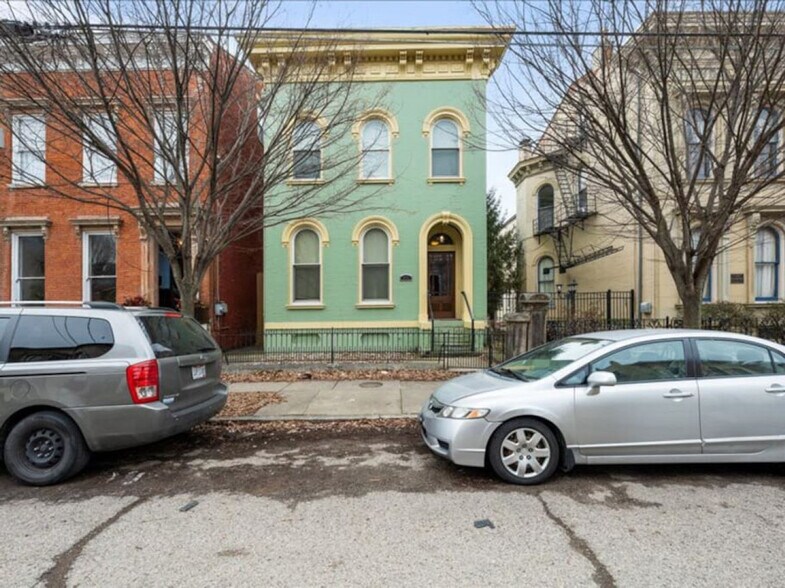 Building Photo - 835 Dayton St