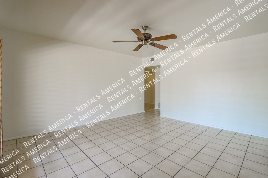 Building Photo - 4201 E Stanford Dr