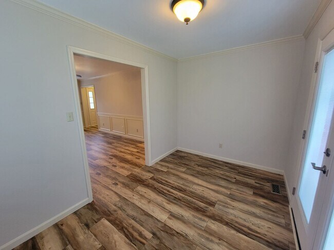 Building Photo - 4517 Crosland Dr