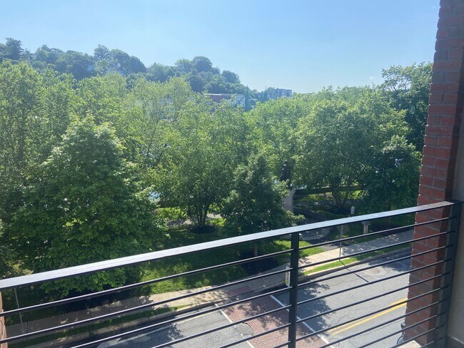 Building Photo - Stunning views from SE corner 2-bedroom ap...