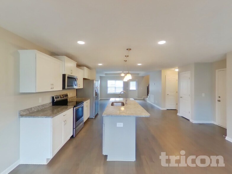 Building Photo - 549 Medallion Cir