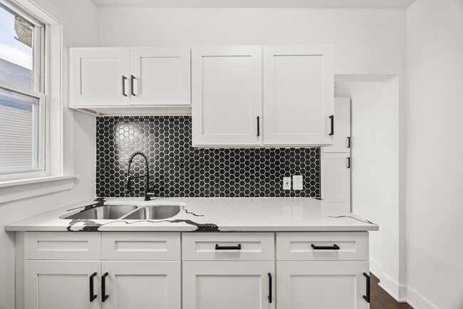 Building Photo - 7110 S Eberhart Ave