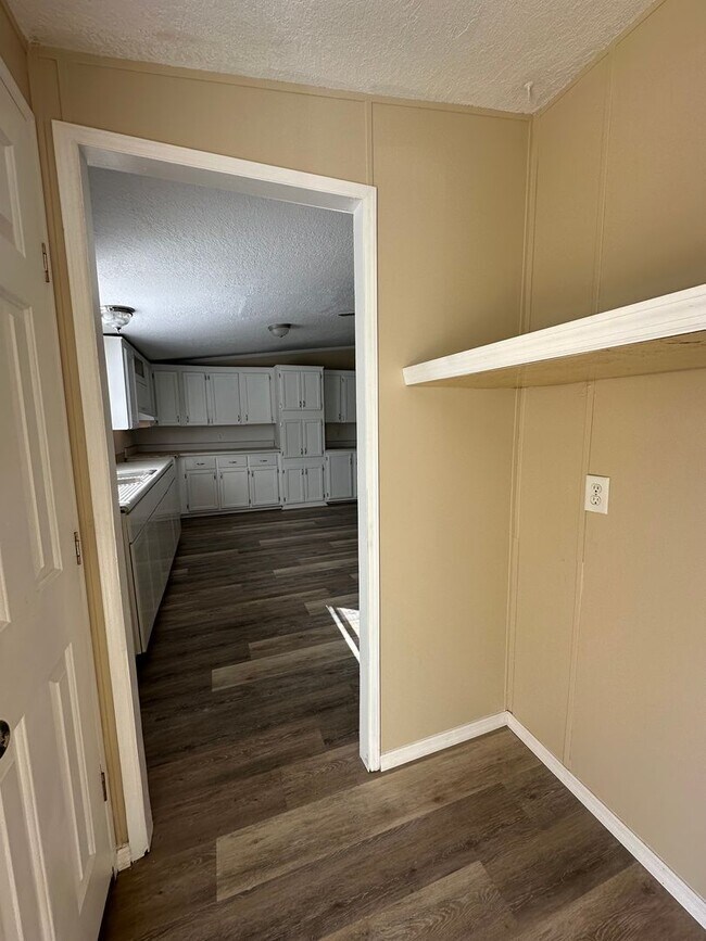 Building Photo - 3 Bed 2 Bath Waterfront Property - Under Renovations