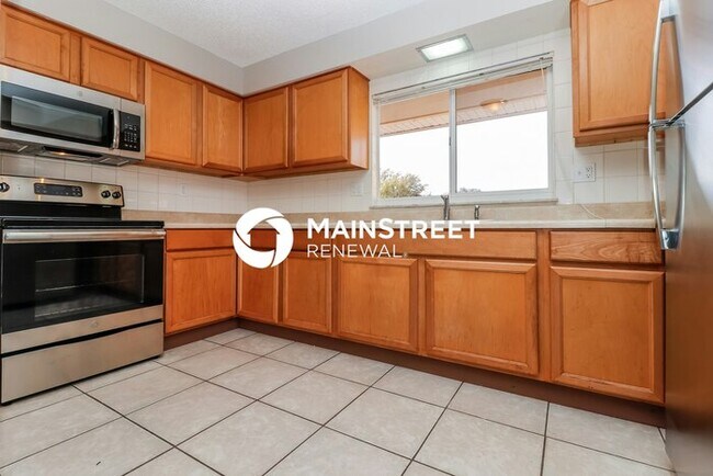 Building Photo - 3 Bedroom Pet-Friendly Home in Spring Hill, FL with Main Street Renewal