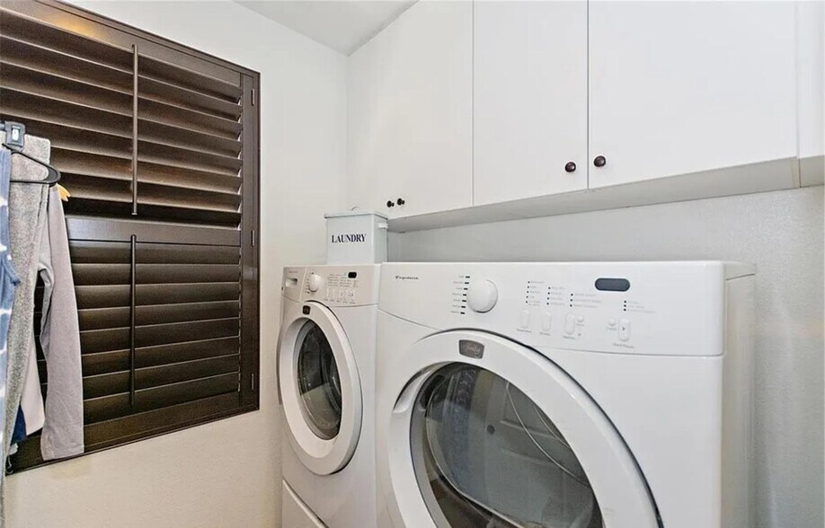 Building Photo - 418 Vista Dr