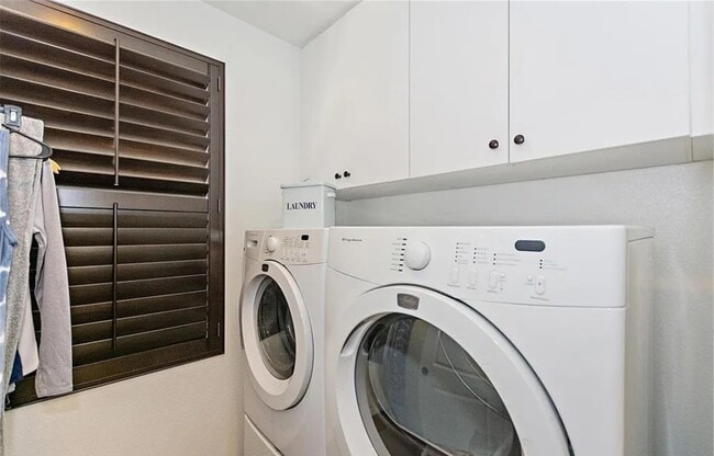 Building Photo - 418 Vista Dr