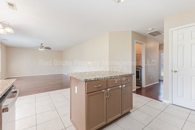 Building Photo - 9626 Kenneth Glenn Dr