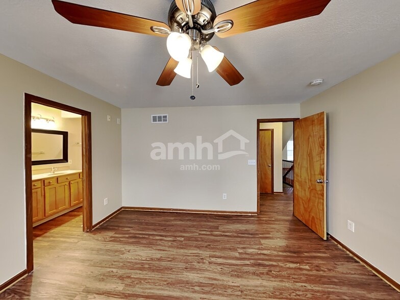 Building Photo - 5923 Aquamarine Dr