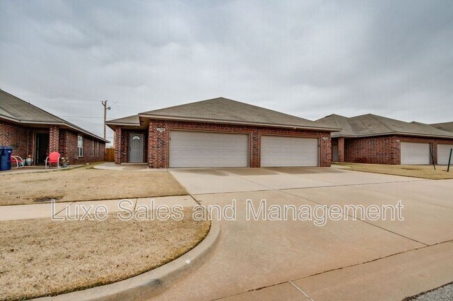 Building Photo - 1308 Garden Gate Dr