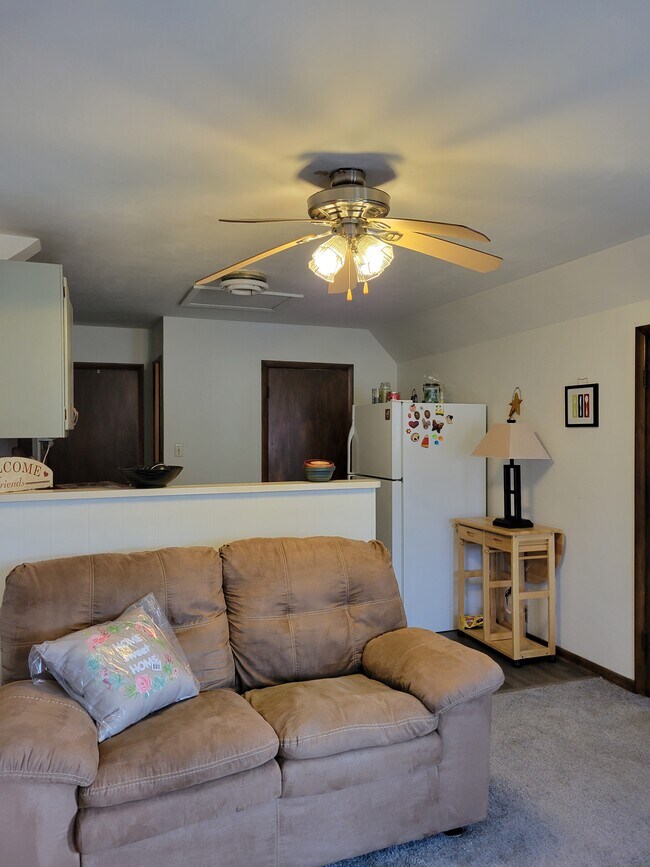 Living room / kitchen showing open floorplan - 2215 N 70th St