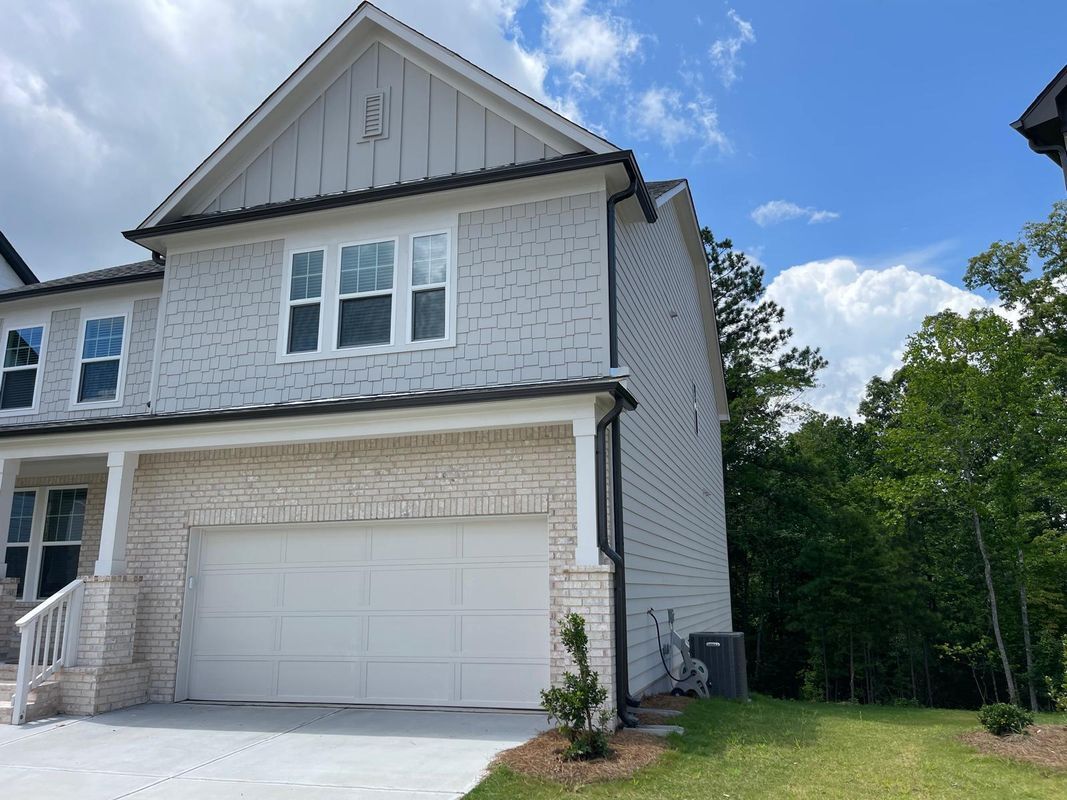 Building Photo - 632 Gilles Ln