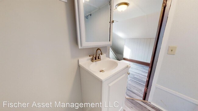 Building Photo - 1 br, 1 bath Apartment - 3210 West 98th St...