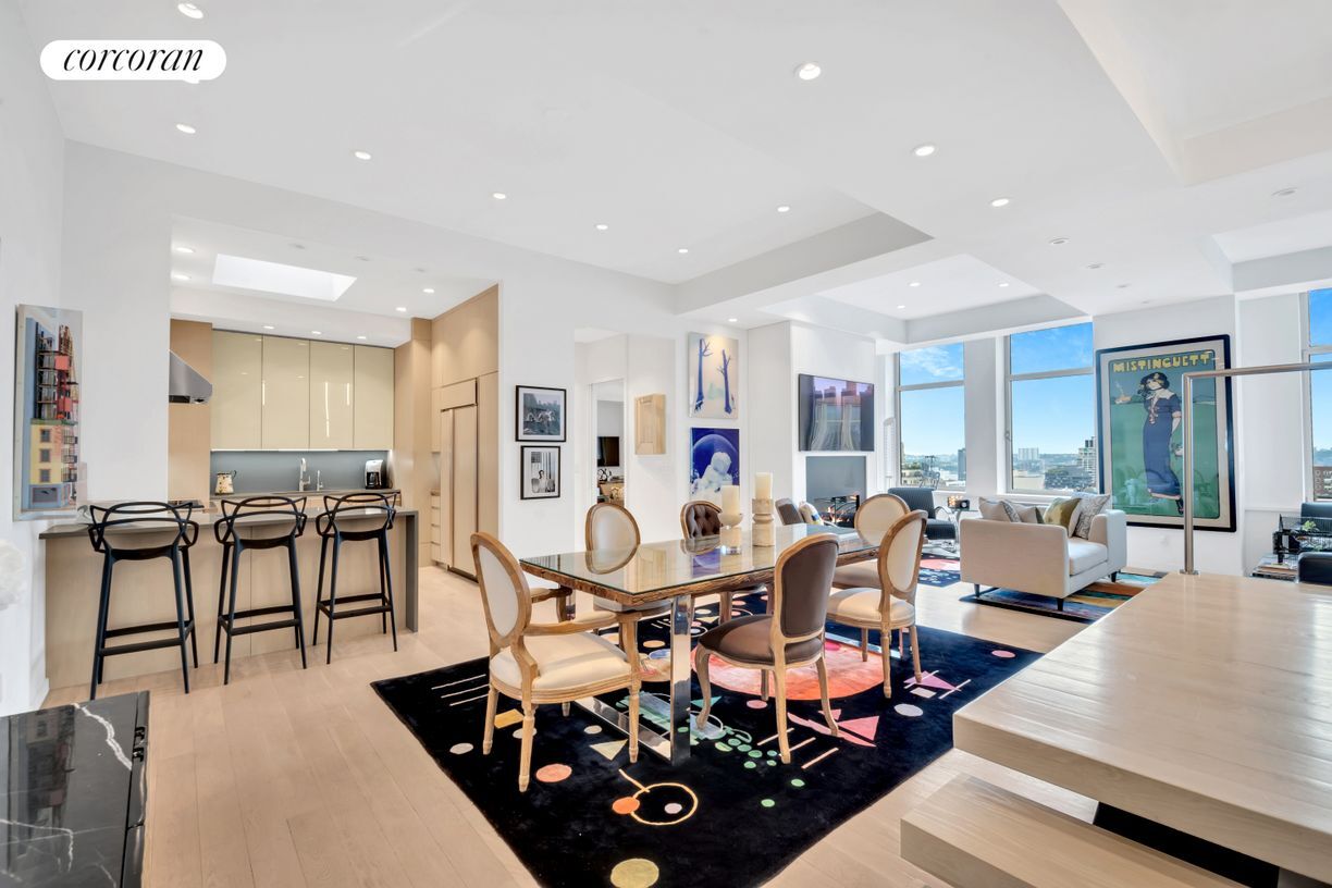 Building Photo - 252 Seventh Avenue PHQ