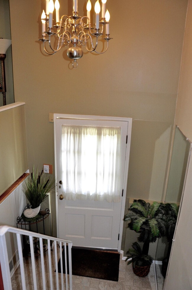 Building Photo - 2065 Yorktown Dr