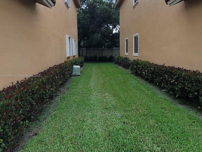 Building Photo - 570 Princess Dr