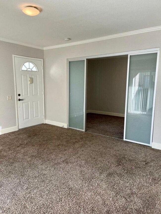Building Photo - Villa La Jolla Condo in the Heart of it All!