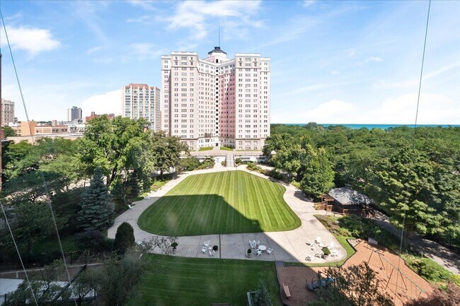 Building Photo - 5455 N Sheridan Rd