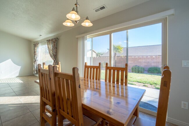 Building Photo - Beautiful 3 Bedroom Home Near Snow Canyon Parkway