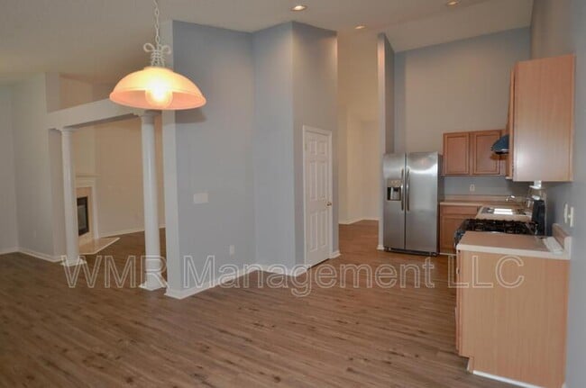 Building Photo - 2011 Oakbriar Cir