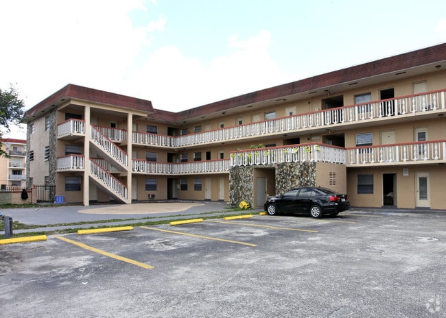 Ocean King Apartments - North King Apartments