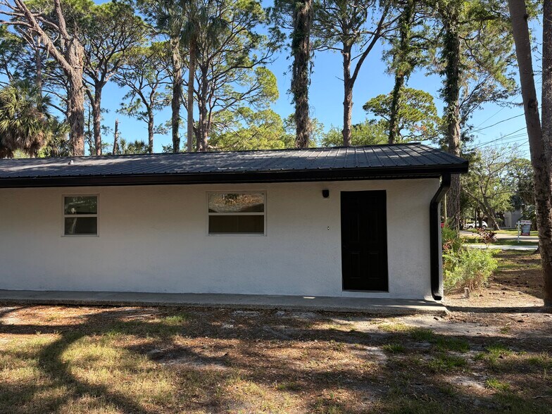 Building Photo - 7133 Pinewood Dr