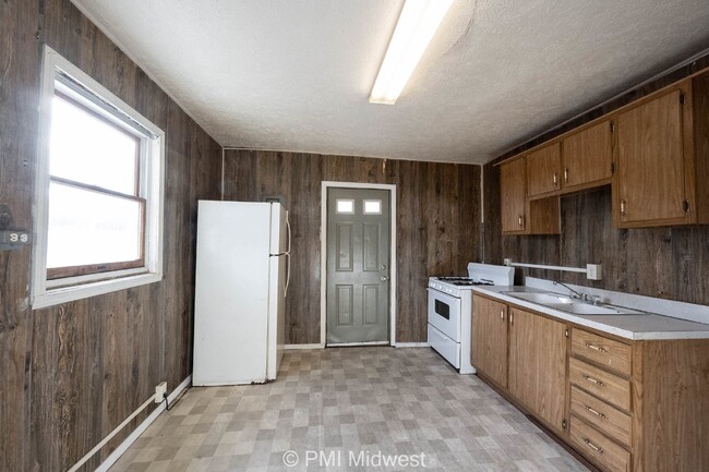 Building Photo - "Charming 1-Bedroom Retreat in Kokomo – Co...