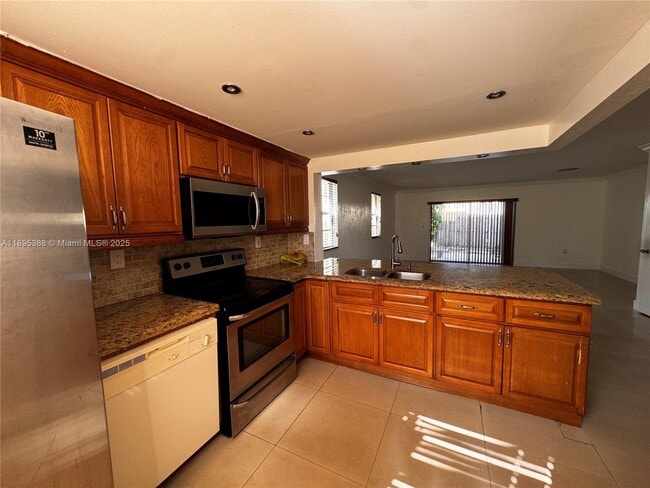 Building Photo - 8405 SW 137th Ave