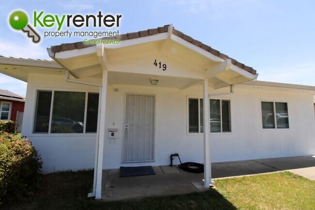 Primary Photo - 419 Chaparral Way