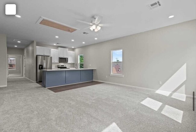 Building Photo - 423 S Wyandotte Ave