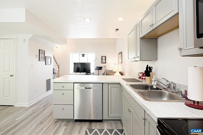 Building Photo - 11 Waterwheel Ct