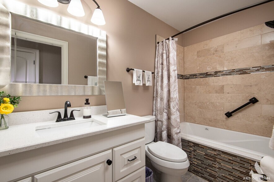 Building Photo - 7247 Bradford Ct