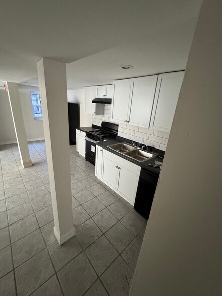 Building Photo - 3332 W 38th St