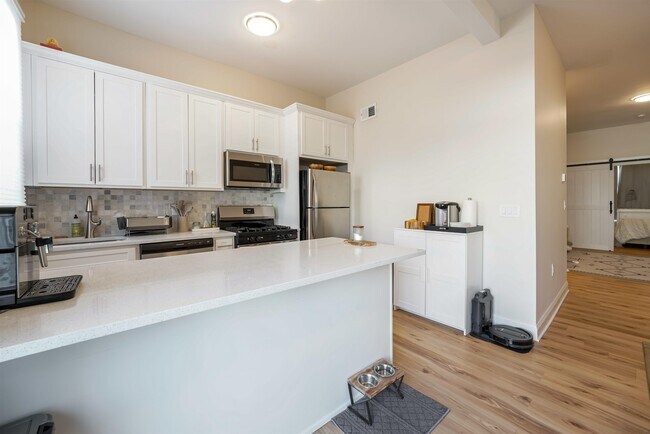 Building Photo - 314 27th St