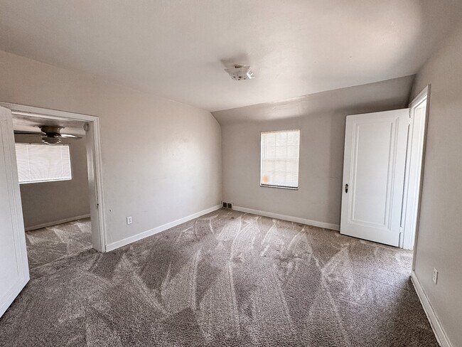 Building Photo - 2710 Henderson Rd