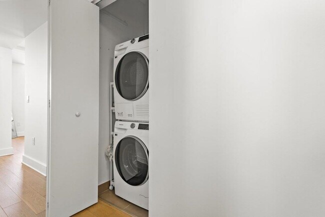 Building Photo - 88 Morgan St