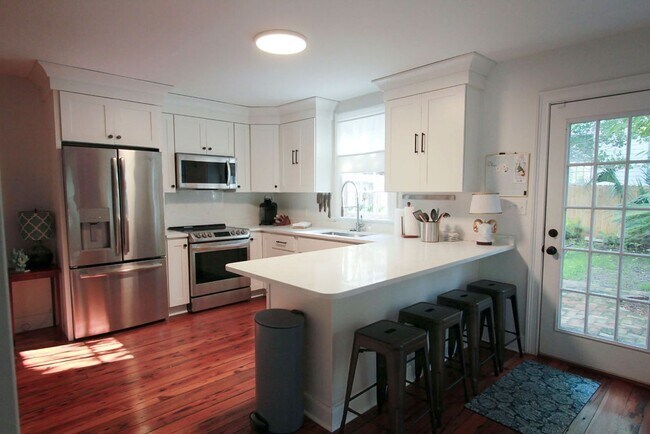 Building Photo - Available 3/1. Beautiful 2BR/2BA available in Elliottborough! Landscaping included!