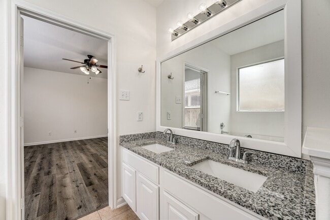Building Photo - 16906 Shoal Park Dr