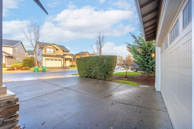 Building Photo - Beaverton/Murray Hill Home - 5 Bd, 3ba - 2...