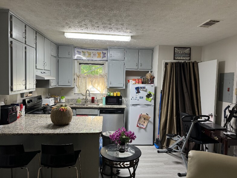 Building Photo - 5788 Sheldon Ct