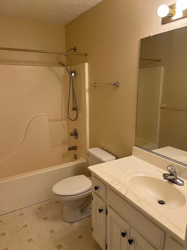 Building Photo - 110 Bugle Ct