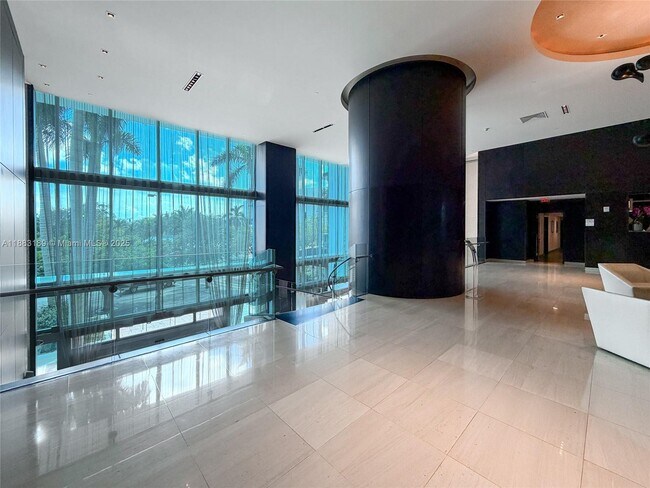 Building Photo - 900 Biscayne Blvd