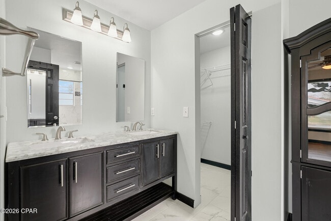 Building Photo - 1808 Chestnut Ave